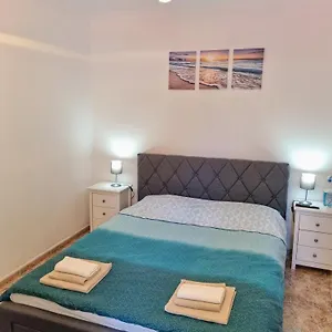 apt-newly-decorated-close-to-beach.1costadelsol.com/